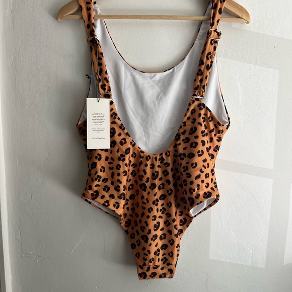 Novel swimsuit, new worn, Large - Picture 4 of 6